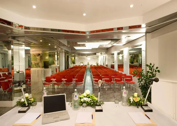 Hotel Con Piscina Savoy