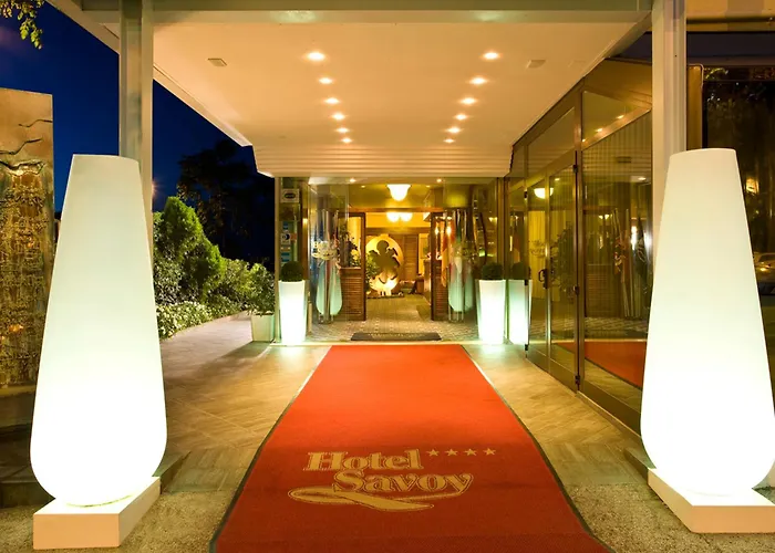Hotel Con Piscina Savoy