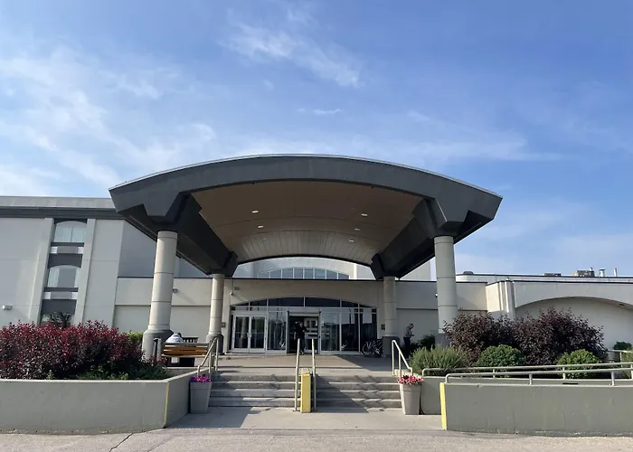 Beach hotel: Victoria Inn Hotel And Convention Center Winnipeg