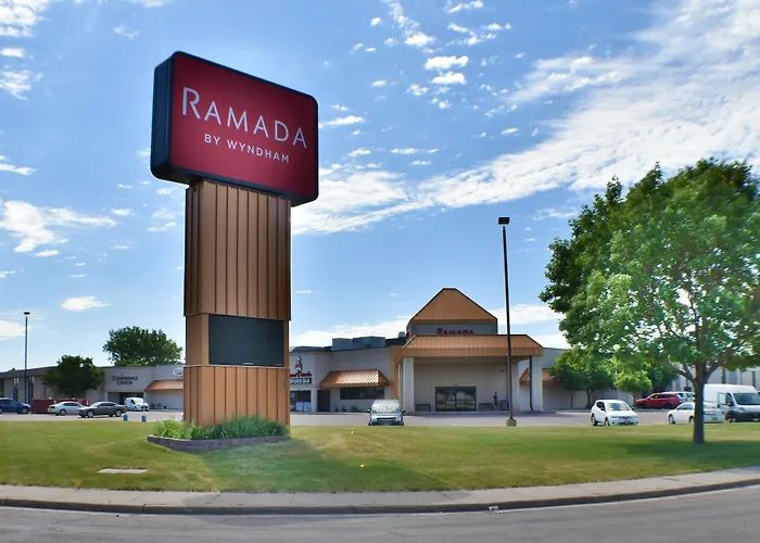 Central hotel: Ramada By Wyndham Sioux Falls Airport - Waterpark Resort & Event Center