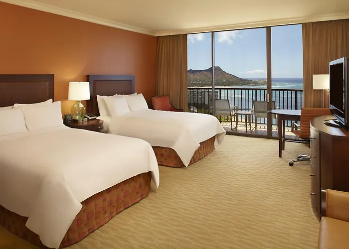 Airport Hotel: Hilton Hawaiian Village Waikiki Beach Resort