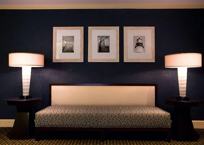 Hotel with Tennis: Embassy Suites By Hilton Portland Maine