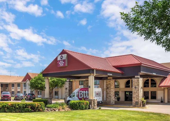 Hotel with pool: Best Western Plus Ramkota Hotel