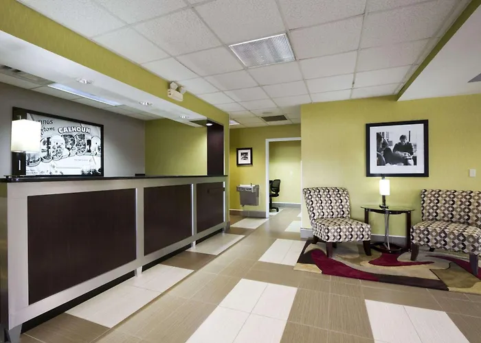 Motel: Super 8 By Wyndham Calhoun