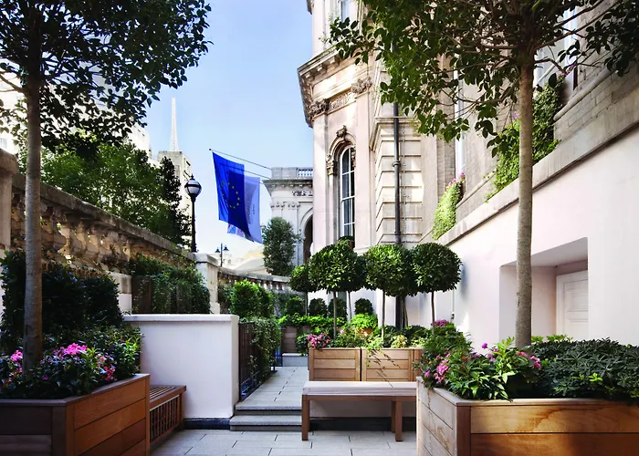  Langham London