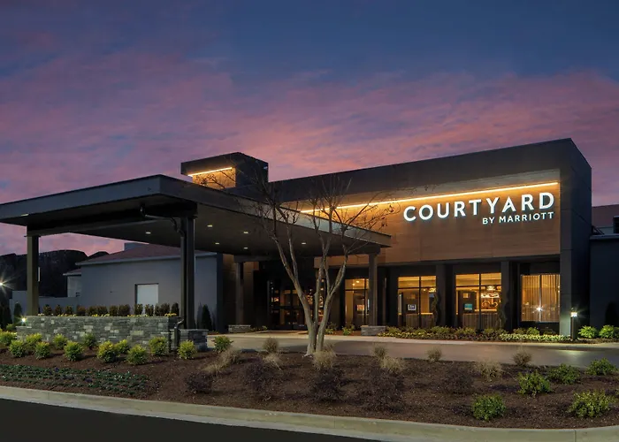 Courtyard By Marriott Airport