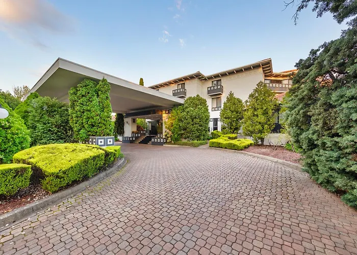 Ramada By Wyndham Diplomat Canberra