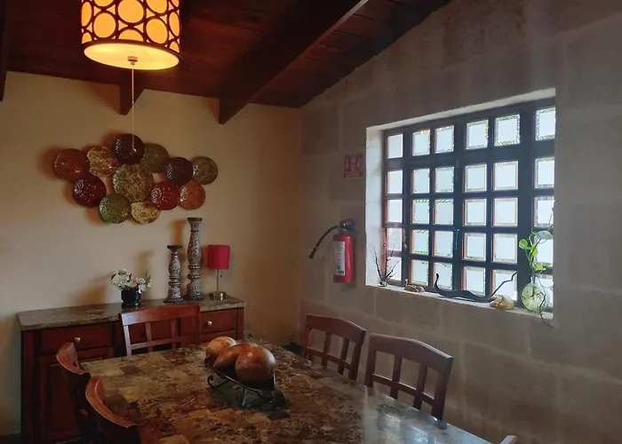 B&B only: Bed And Breakfast Pecari