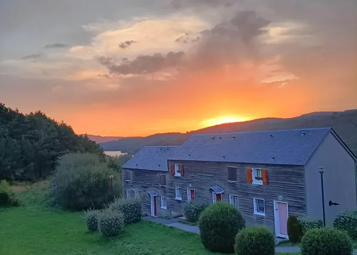 Gîte du Gua des Brasses au bord du lac de la Raviège