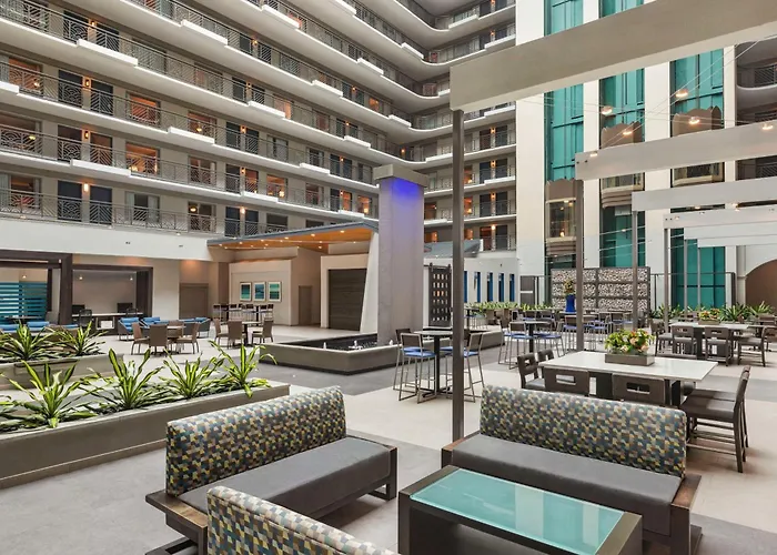 4 star hotel: Embassy Suites By Hilton Miami International Airport