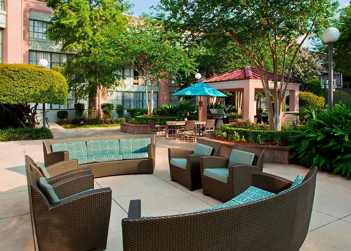 Cheap hotel: Sonesta Es Suites New Orleans Convention Center