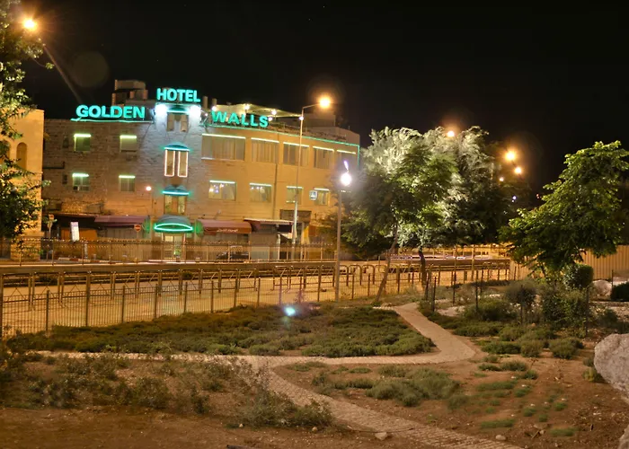 Cheap hotel: Golden Walls Hotel