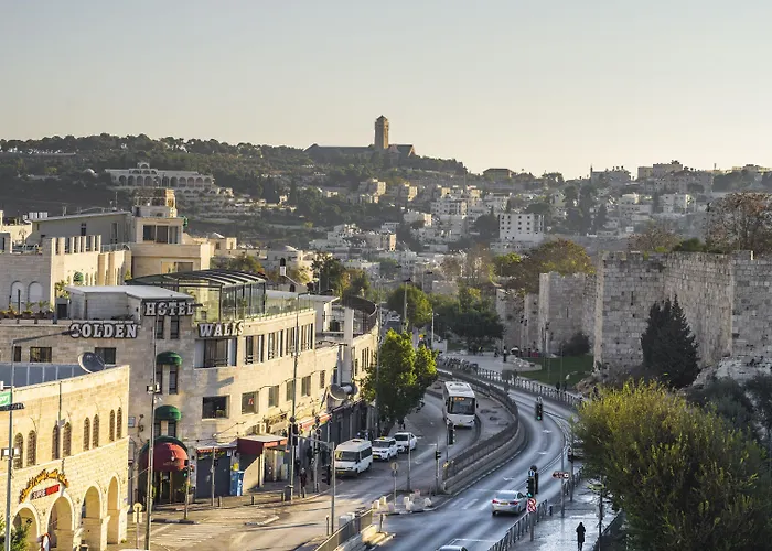 Cheap hotel: Golden Walls Hotel