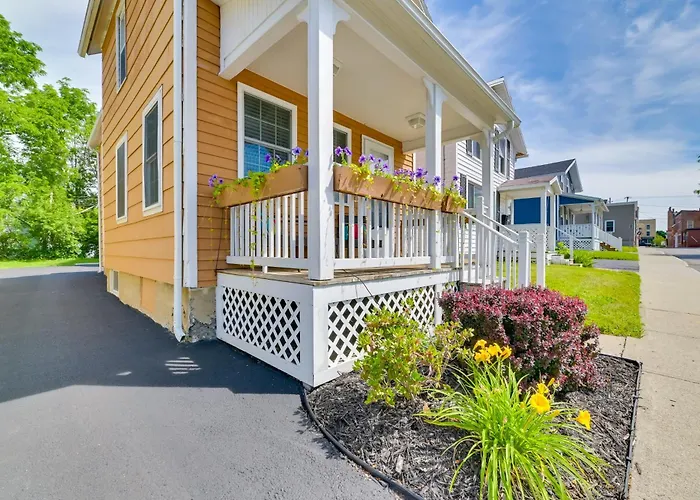 Walk To Parks & Dining: Cozy Canandaigua Home!