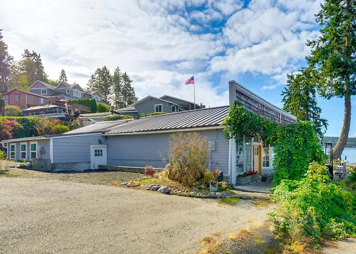 Gig Harbor Historical Beachhouse In Wollochet Bay!