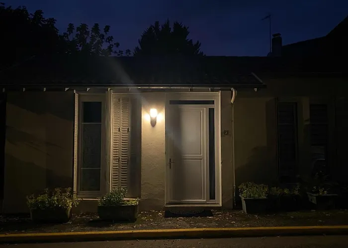Agréable petit gîte avec jardinet et piscine