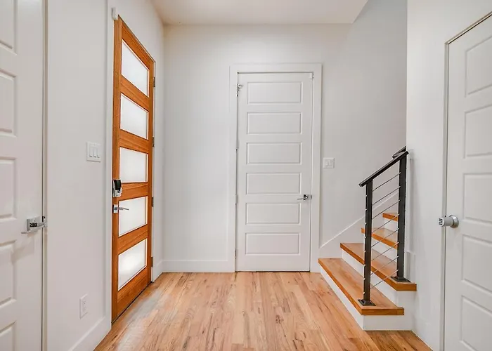 Uptown Modern With Private Patio & 1Gbps Wi-Fi