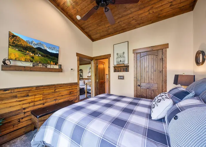 Red Wolf Chalet At Eagles Nest