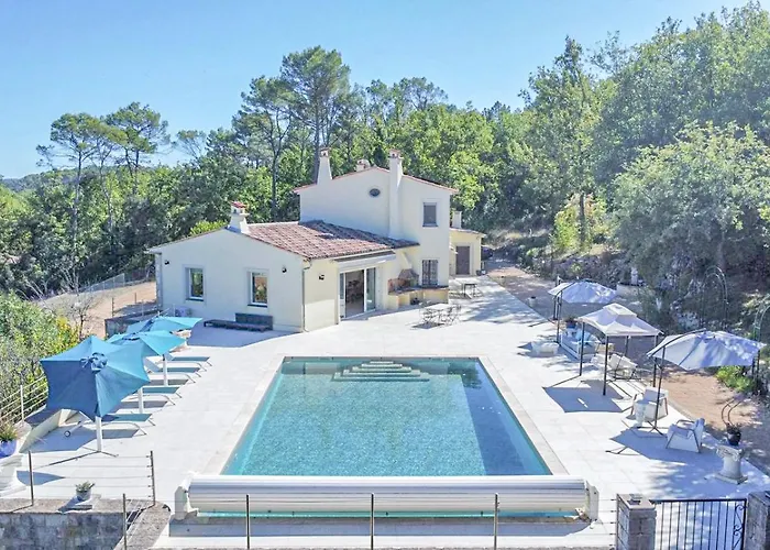 Charmante villa avec grande piscine au calme