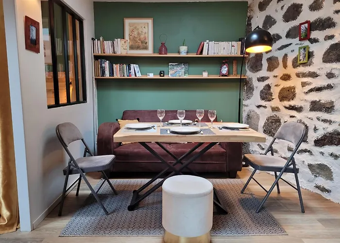 La maisonnette sous le cerisier