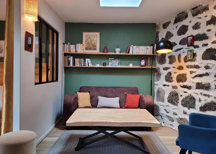 La maisonnette sous le cerisier