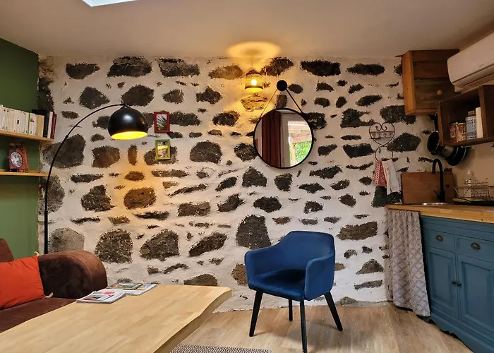La maisonnette sous le cerisier