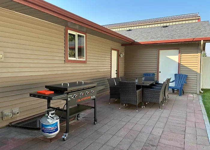 Updated Spacious Home & Hot Tub