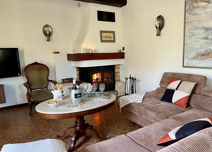 Escapade entre amis en Provence, 4 ch clim, terrasse, jardin, plancha, cheminée, proche Avignon