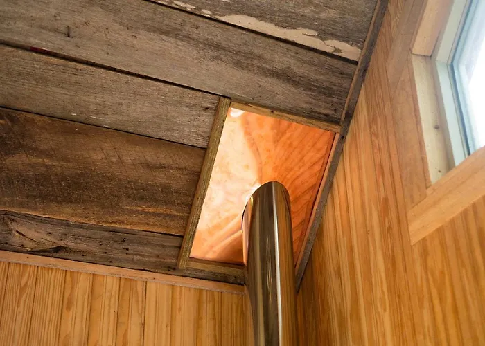 Stunning Pet-Friendly Treehouse For Relaxing Glamping Retreats In North Carolina