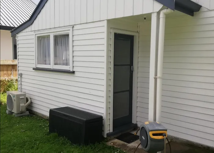 Songbird Sleepout With Bathroom