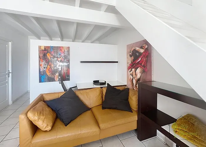 T6 Unique, Chic And Artistic With Large Terrace