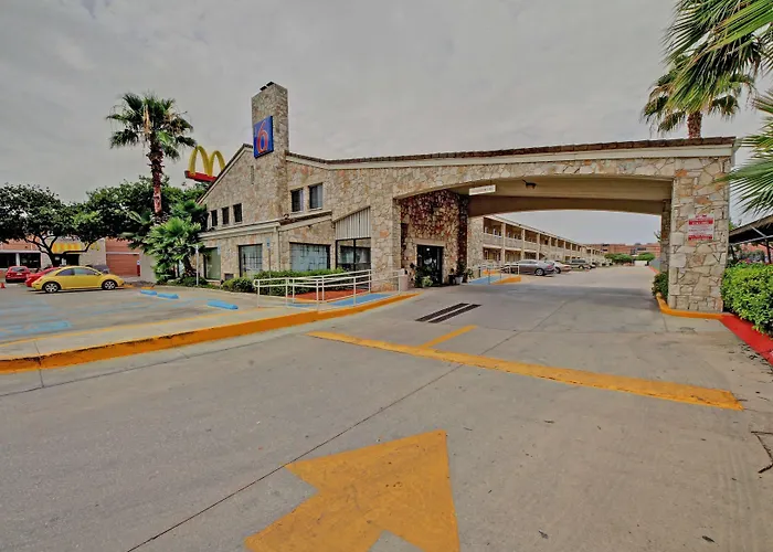 Family Friendly Hotels Motel 6-San Antonio, Tx - Downtown - Market Square