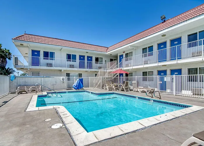 Motel 6-, Ca - Charter Way West