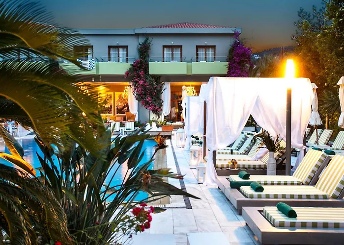 Hotel near College: La Piscine Art Hotel, Philian Hotels And Resorts (Adults Only)