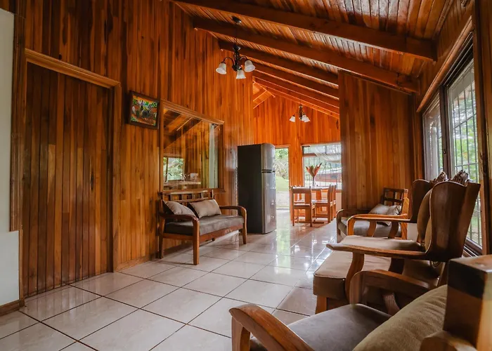 Hotel with pool: Cabanas La Pradera