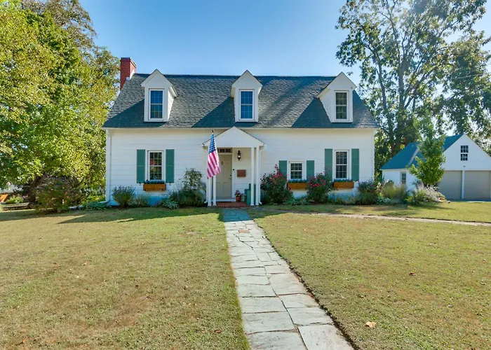 Walkable Location: Historic Home In Charles Town!