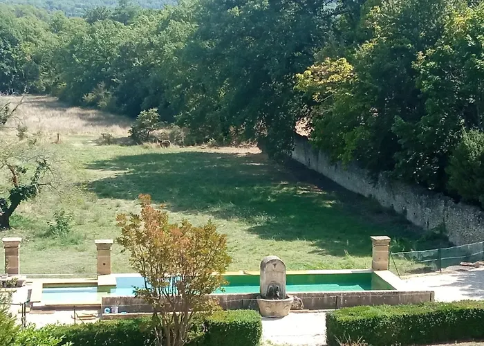 Maison de famille dans les amandiers Provence 15 prs