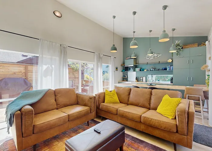 The Island Quarters