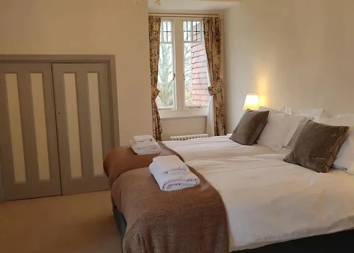 Arnewood Manor
