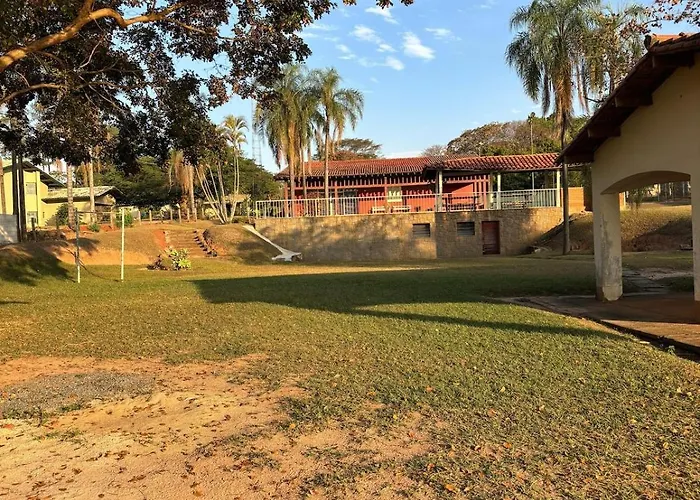 Magnífica Chácara com Fundo para a Represa