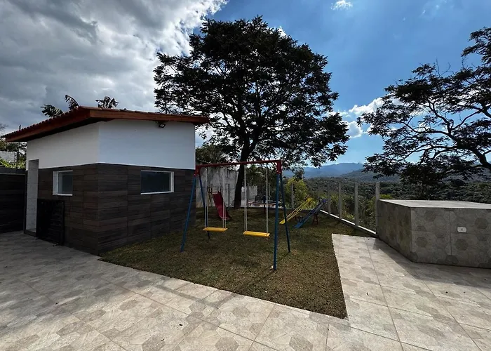 Sitio Com 2 Piscinas Em Aruja