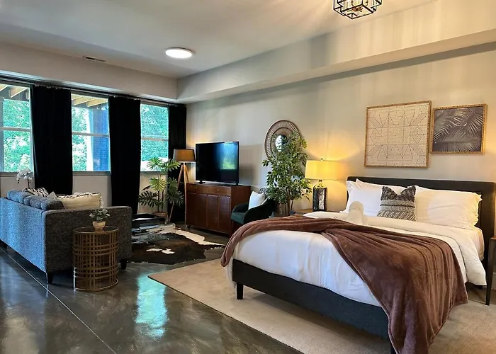 Maison Noda Uptown Skyline Views, Gym Sleeps 14