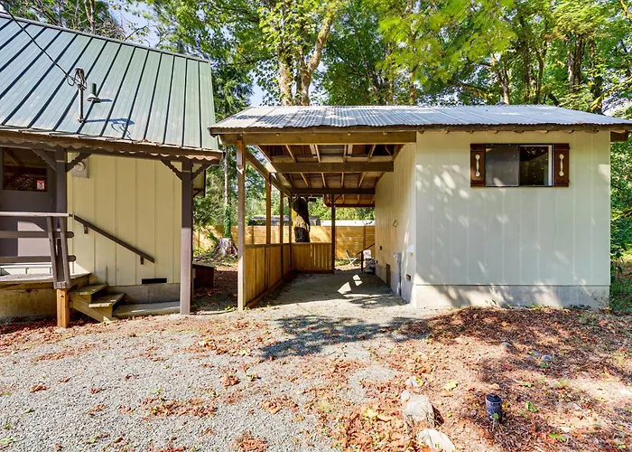 Walk To Skykomish River: Wooded Escape W/ Fire Pit