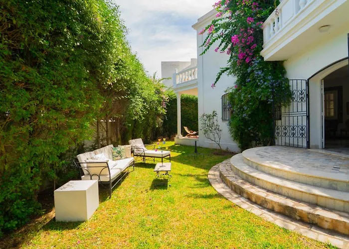 Authentique Villa Tunisoise avec Piscine à Marsa