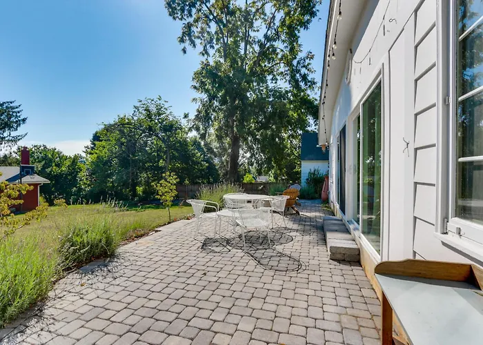 Walkable Location: Historic Home In Charles Town!