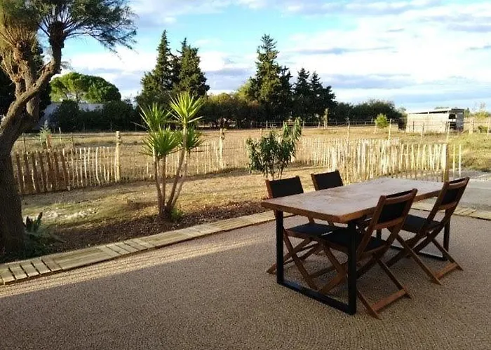 Appartement avec jardinet dans mas équestre