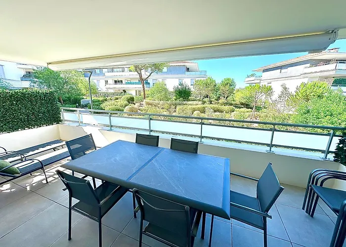 T3 lumineux avec terrasse, parking et piscine