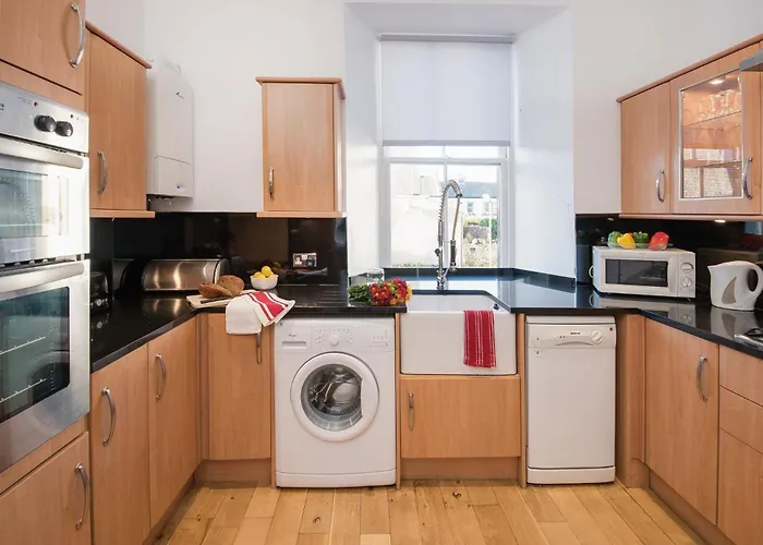 Coastal Escape 3 Bed Apartment Near The Beach