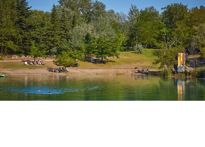 provence au pied du Luberon emplacement 325 domaine des iscles