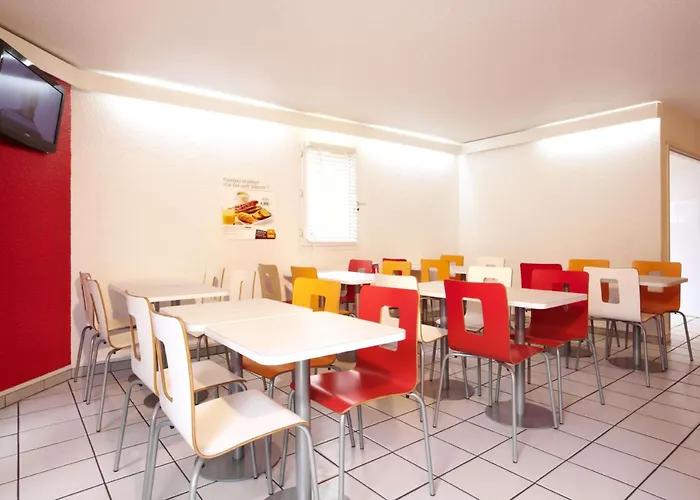 Hôtel avec vue: Premiere Classe Avignon Courtine Gare TGV